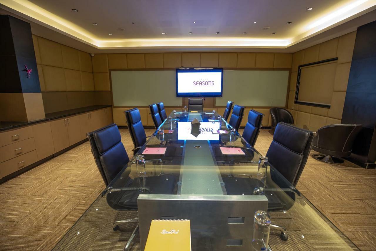 Fabhotel Prime Grand Seasons Bangalore Bagian luar foto