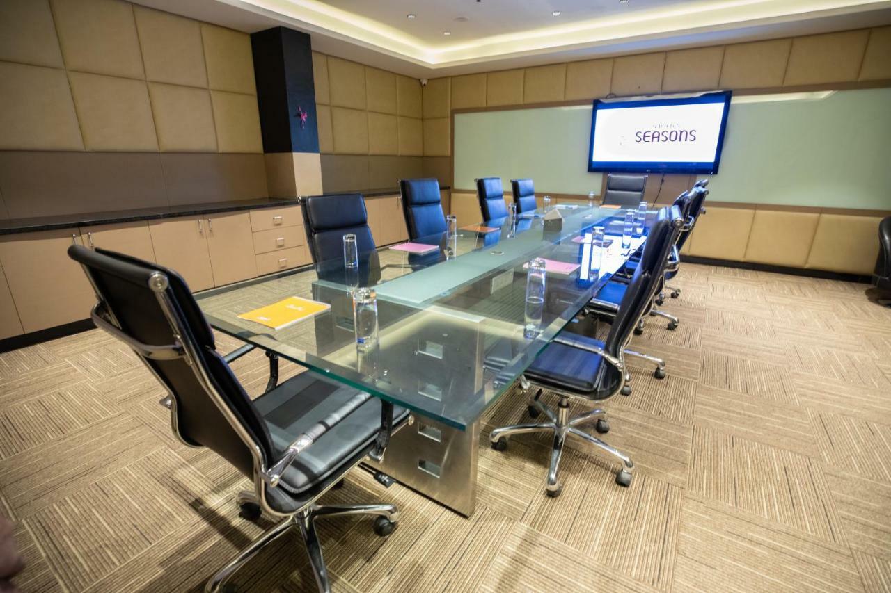Fabhotel Prime Grand Seasons Bangalore Bagian luar foto